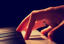 问鼎娱乐：心情不错，阿耶莎包下游艇庆生大秀好身材，丈夫库里却没有现身.